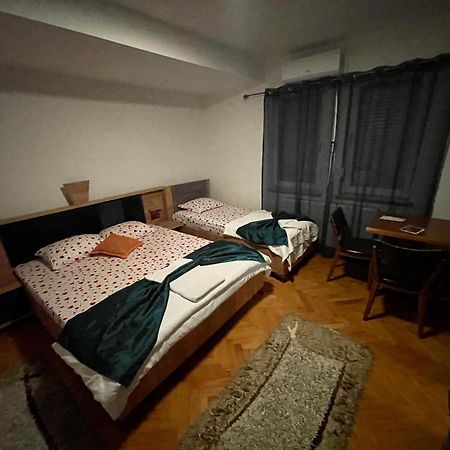 Madigan'S Hotel Kosovo Polje ภายนอก รูปภาพ