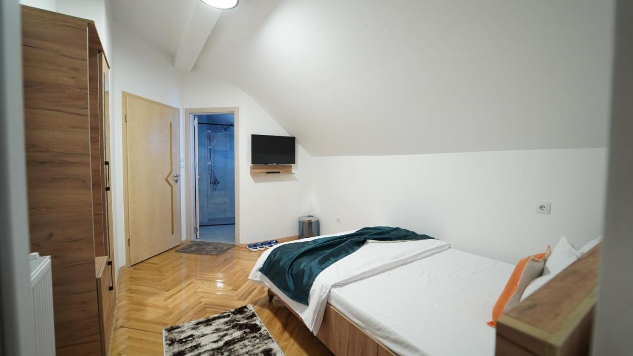 Madigan'S Hotel Kosovo Polje ภายนอก รูปภาพ