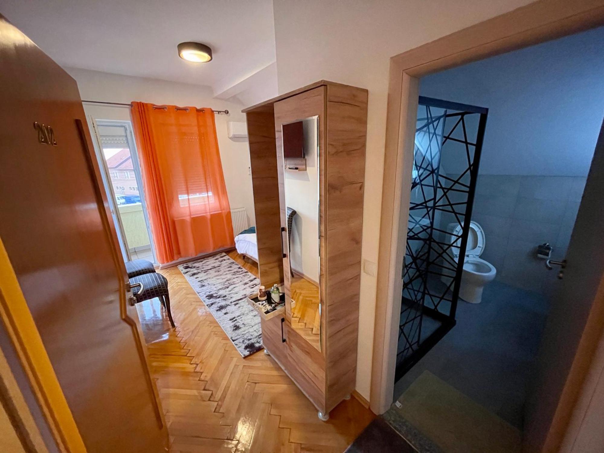 Madigan'S Hotel Kosovo Polje ภายนอก รูปภาพ