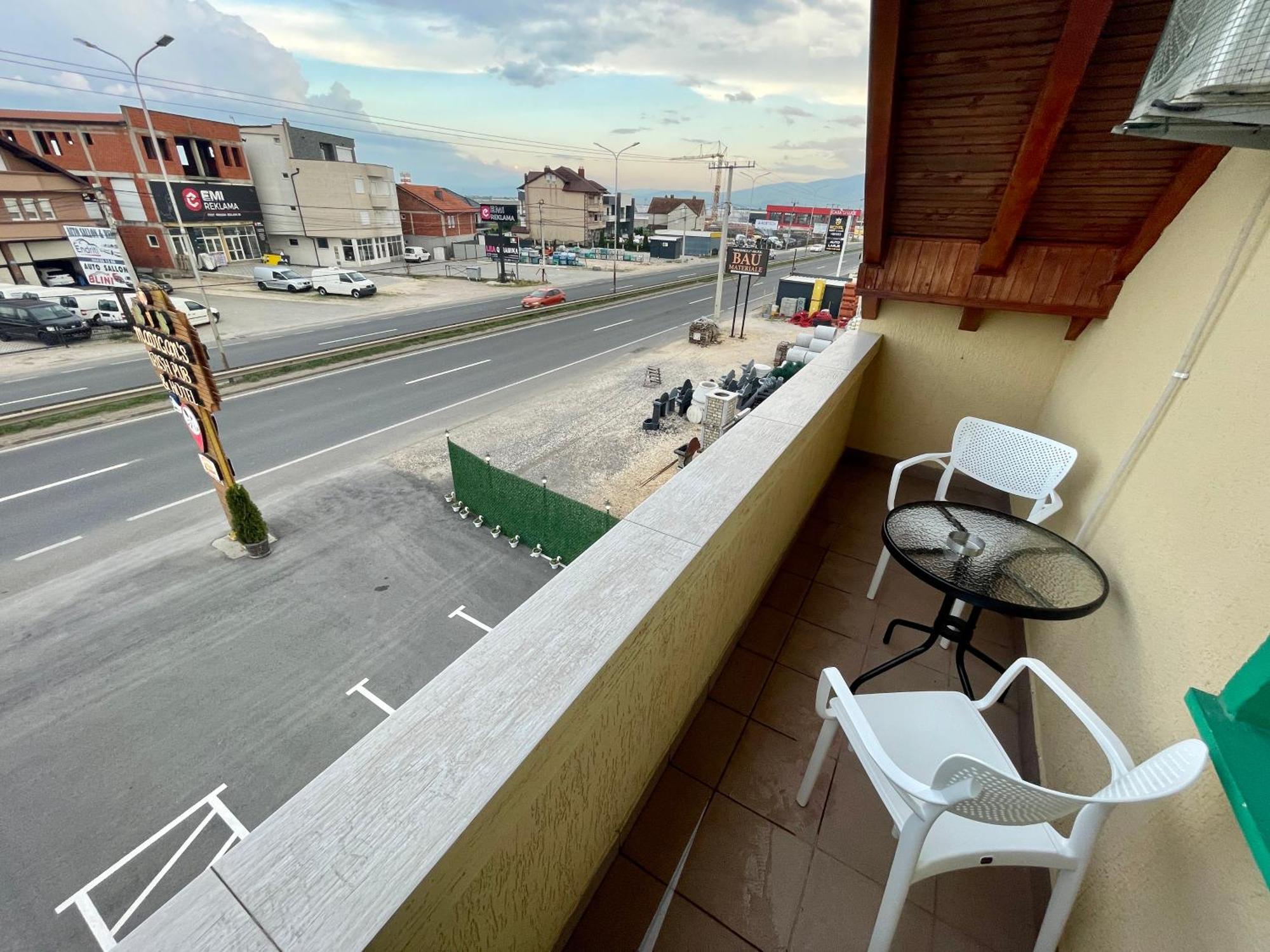 Madigan'S Hotel Kosovo Polje ภายนอก รูปภาพ