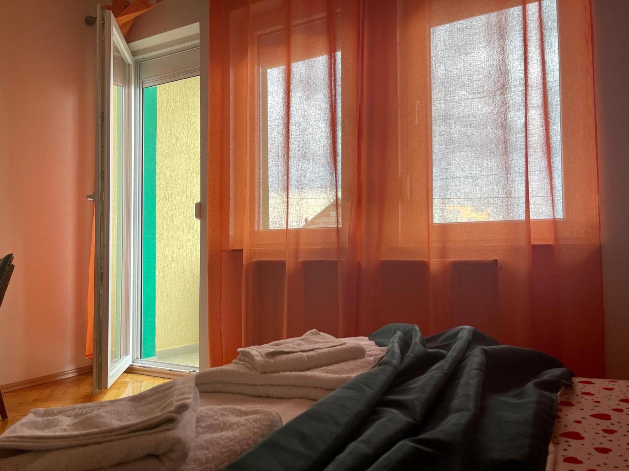 Madigan'S Hotel Kosovo Polje ภายนอก รูปภาพ
