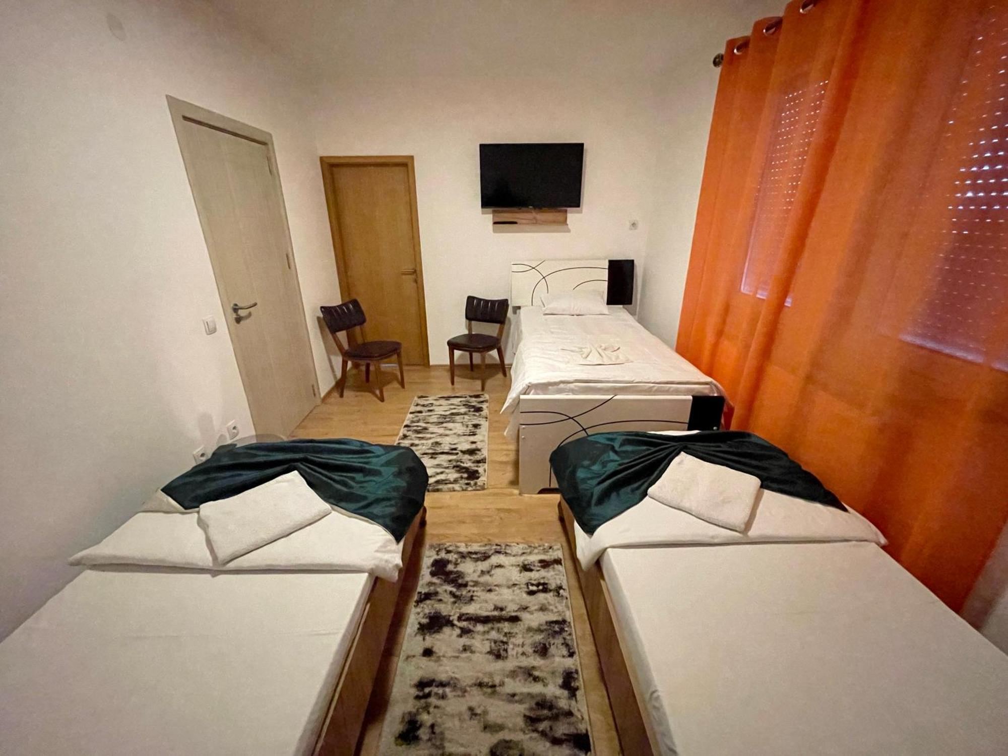 Madigan'S Hotel Kosovo Polje ภายนอก รูปภาพ