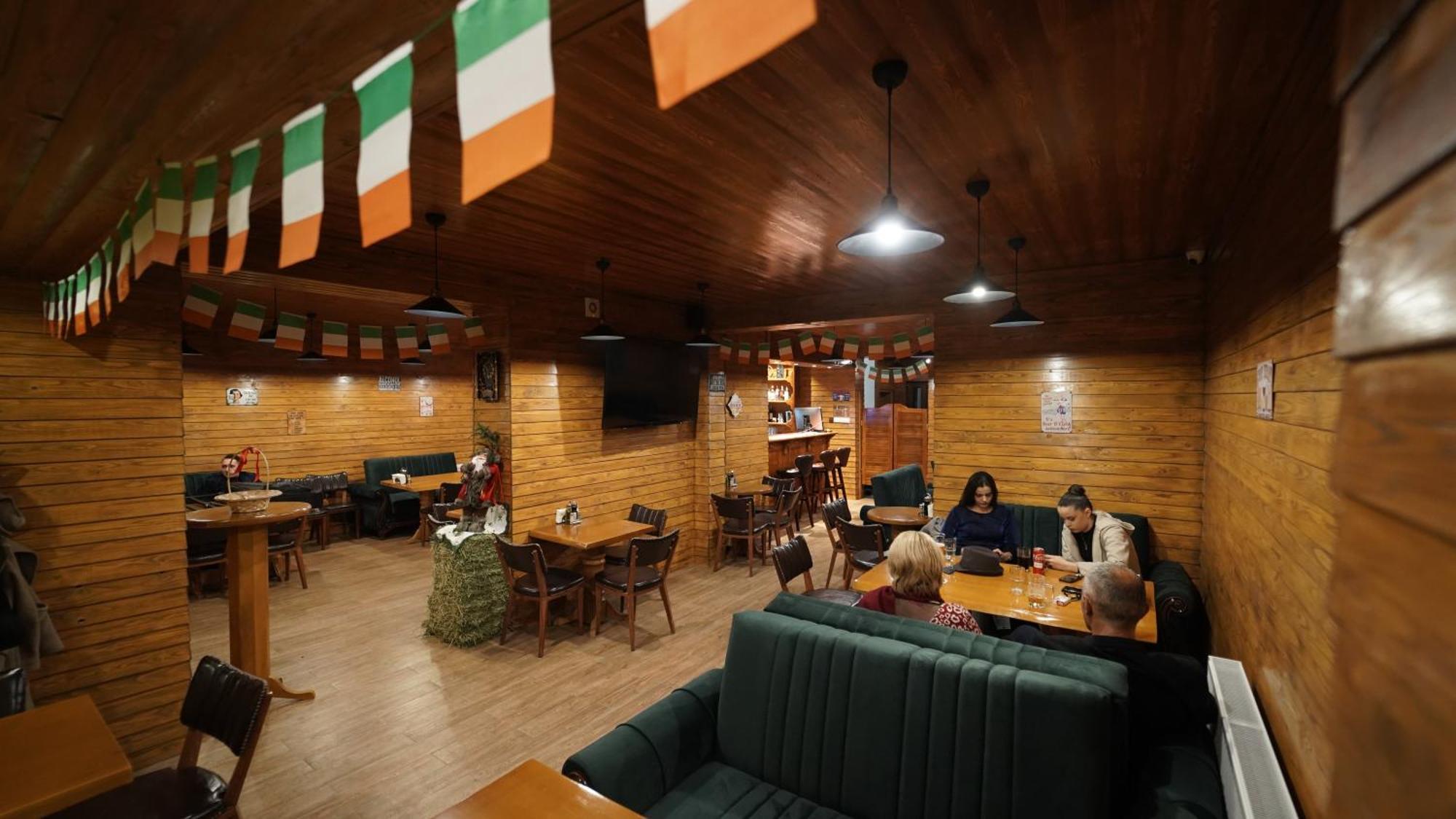 Madigan'S Hotel Kosovo Polje ภายนอก รูปภาพ