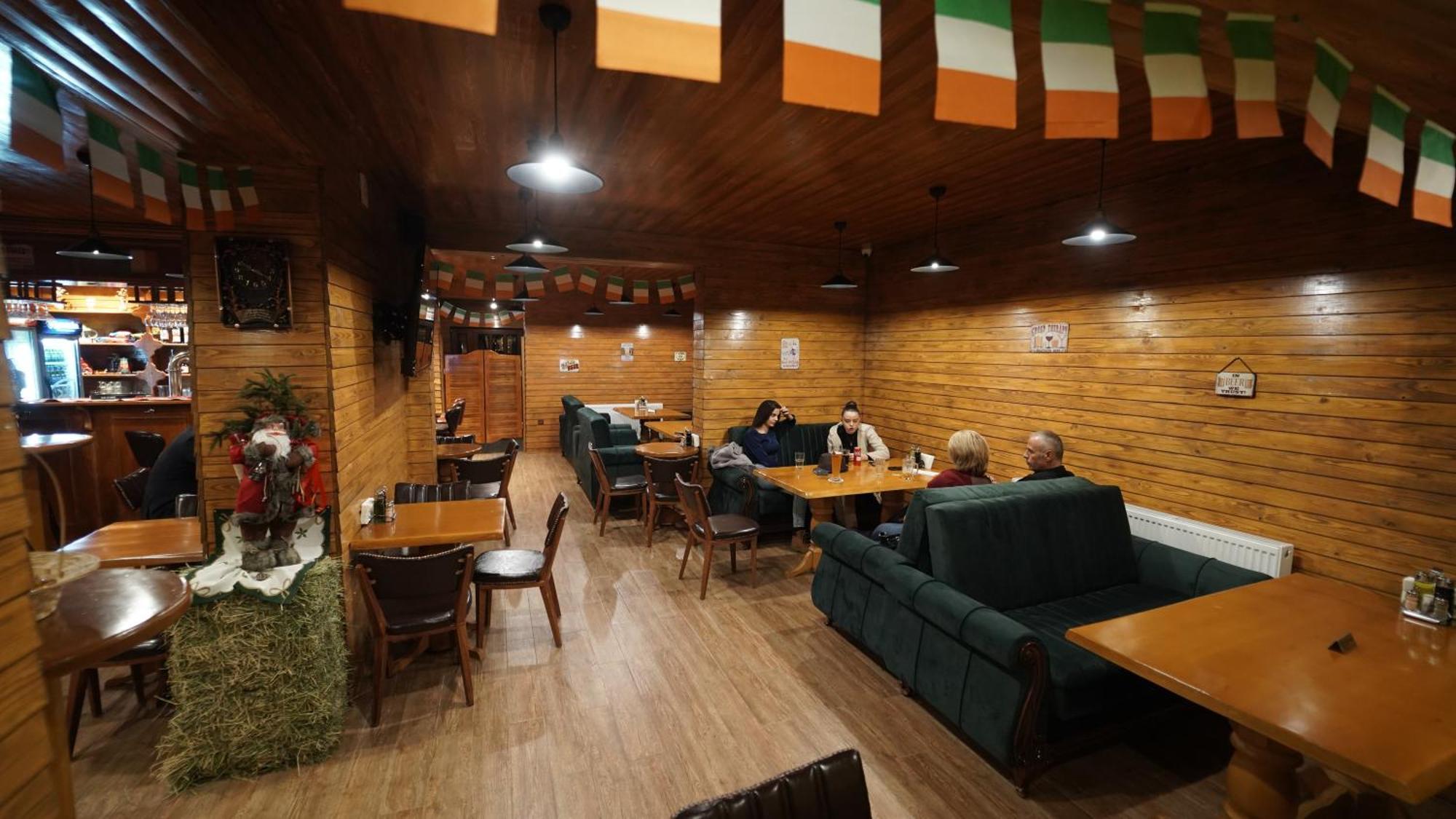 Madigan'S Hotel Kosovo Polje ภายนอก รูปภาพ